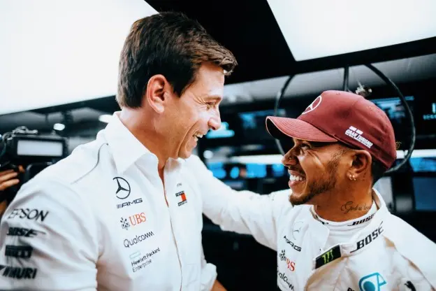 Wolff over contractonderhandelingen Hamilton: 'Het duurde langer doordat ik corona kreeg'