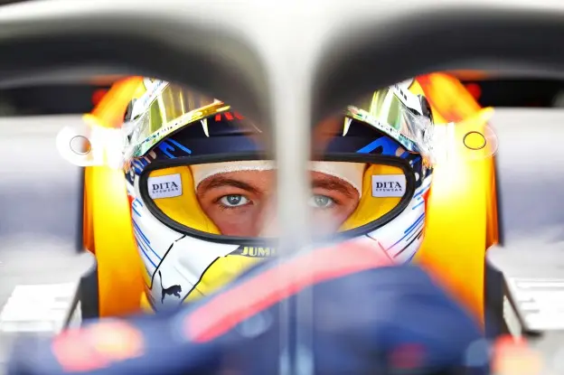 Verstappen in auto Oostenrijk