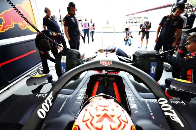 Verstappen vindt strijd met Hamilton niet belangrijk: 'Het ligt eraan hoe lang een team dominant is'