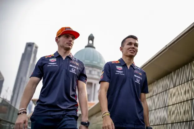 Verstappen blij met terugkeer Albon: 'Hij verdient absoluut een plek'