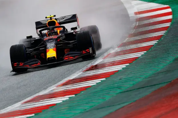 Verslag VT2 | Verstappen wederom de snelste met Ricciardo op P2, gematigd Mercedes