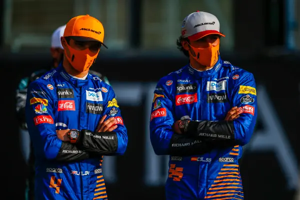 Norris vergelijkt Sainz en Ricciardo: 'Geweldige manier om ervaring op te doen'