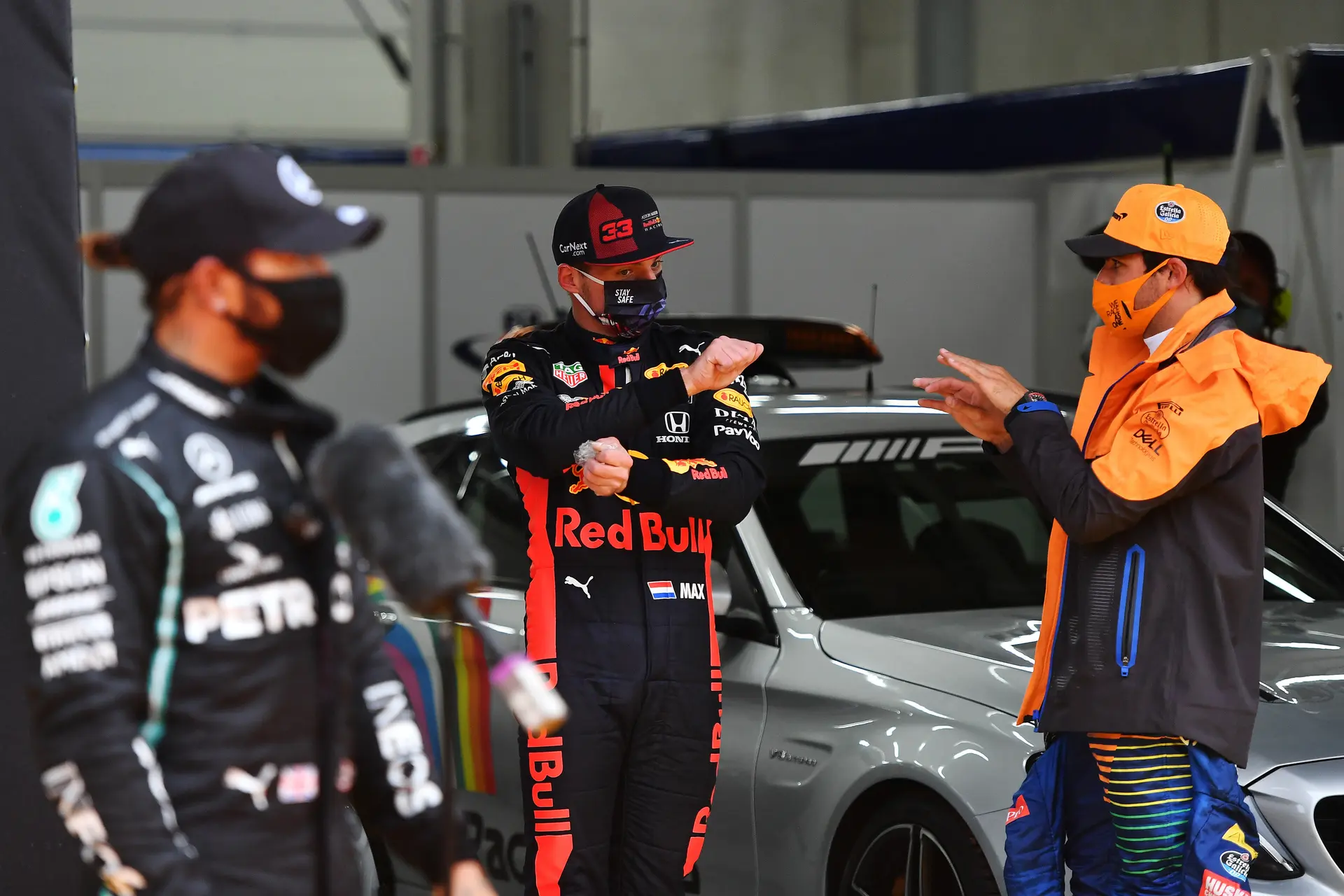 Sainz verkiest Hamilton boven Verstappen: 'Hij is één van de grootste coureurs ooit'