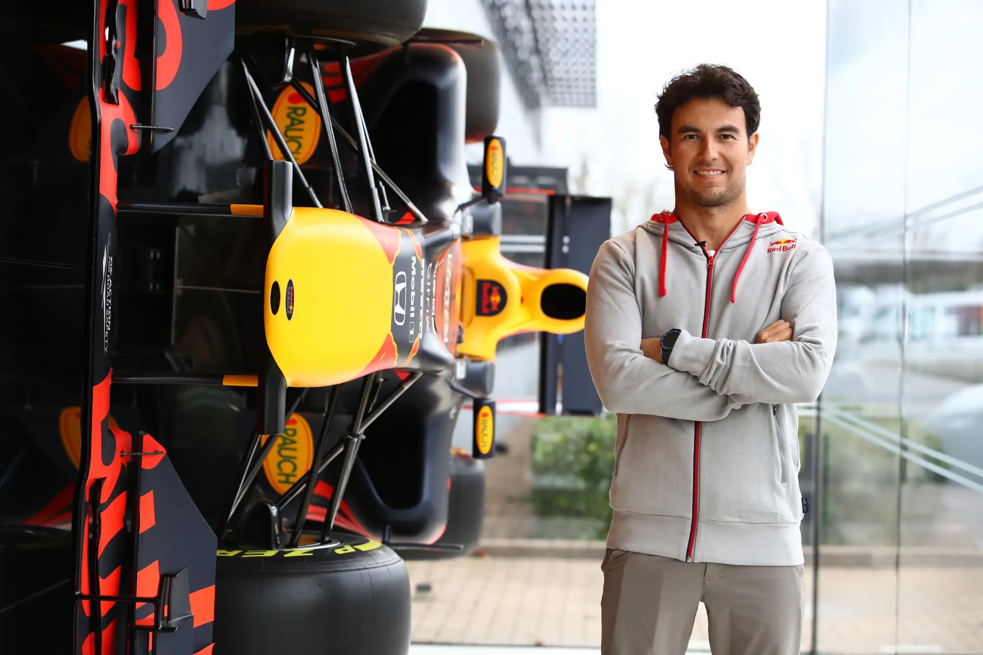 Perez niet bang voor Verstappen: 'Ik heb vertrouwen in mijn kunnen'
