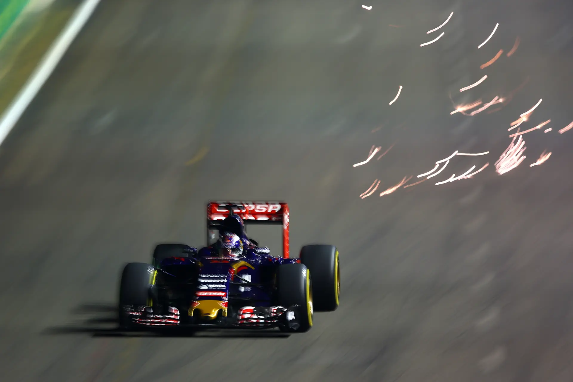F1 Kijktip | Verstappen toont ballen in Singapore en laat Sainz niet voorbij