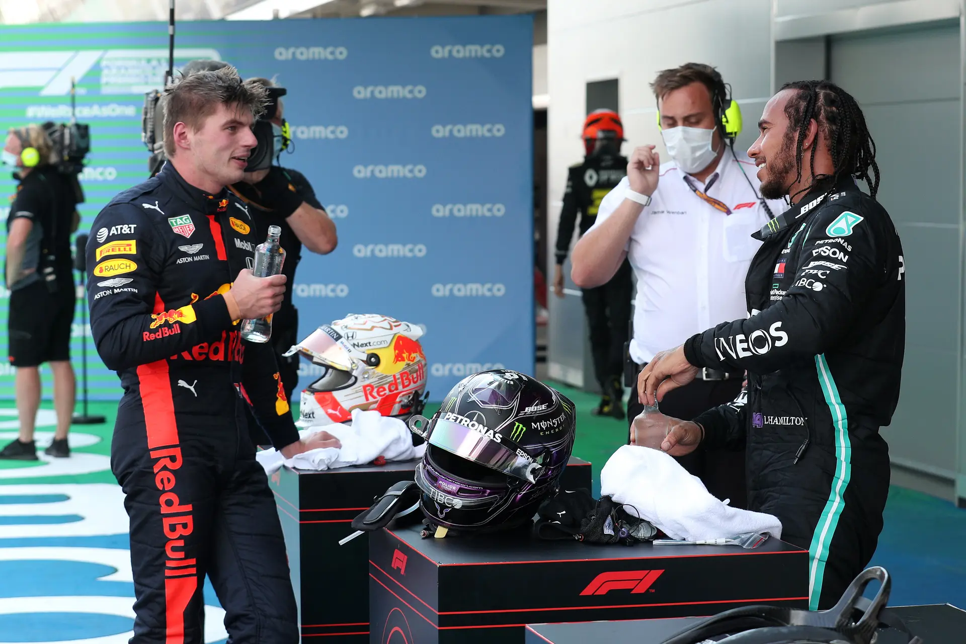 Hamilton: 'Met de pace die Red Bull heeft, zouden ze nog veel verder voor kunnen liggen'