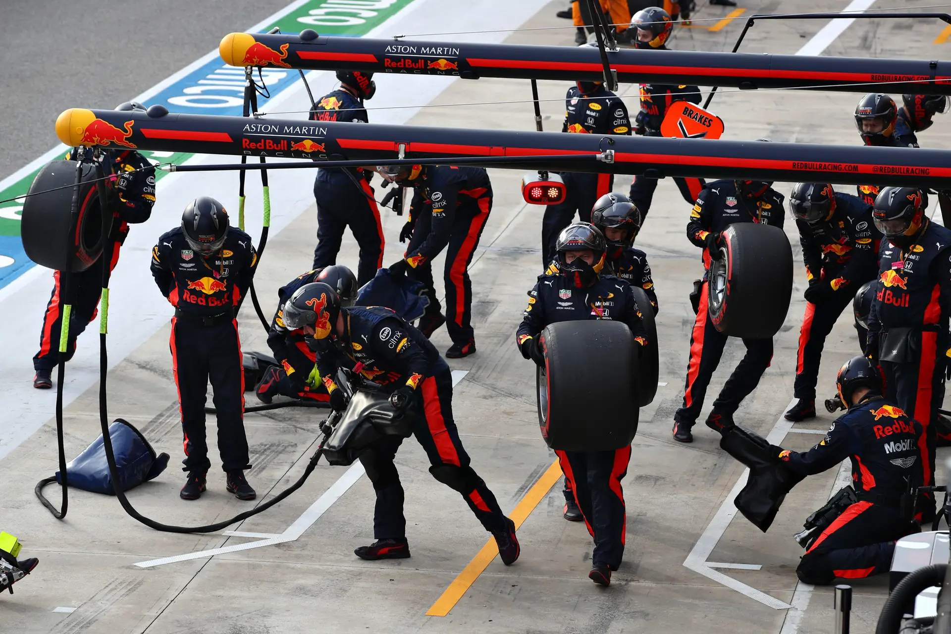Waarom de klapband van Verstappen op Imola een geluk bij een ongeluk was voor Pirelli