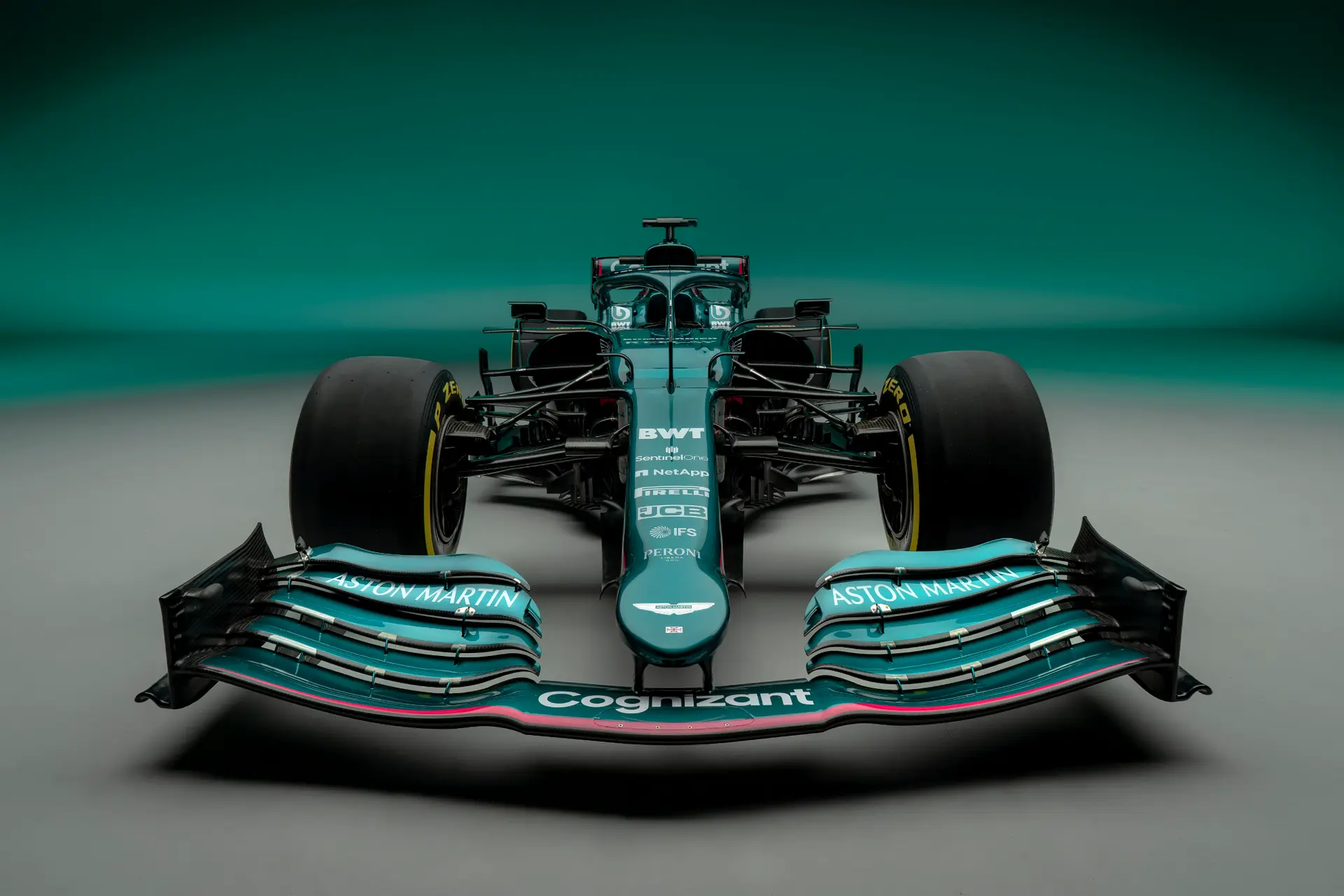 Foto's: dit is de spiksplinternieuwe Aston Martin AMR21