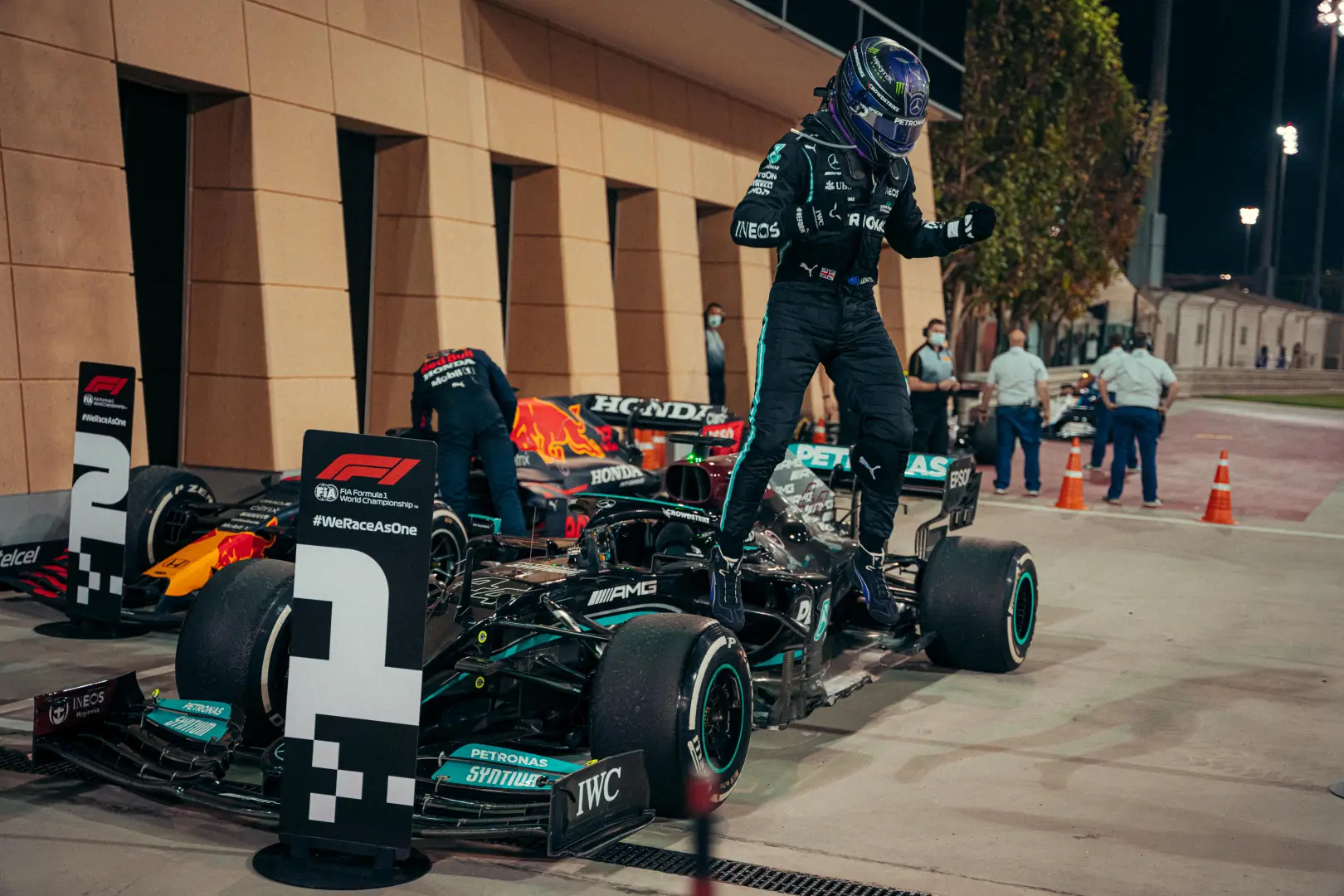 Coulthard en Webber zetten vraagtekens bij kort contract Hamilton
