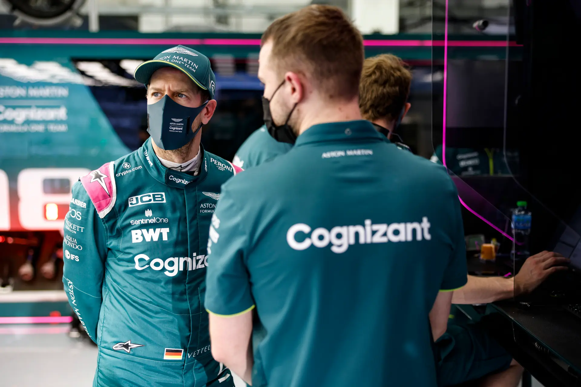 Schumacher maakt zich zorgen om Vettel: 'Hij is helemaal niet blij'