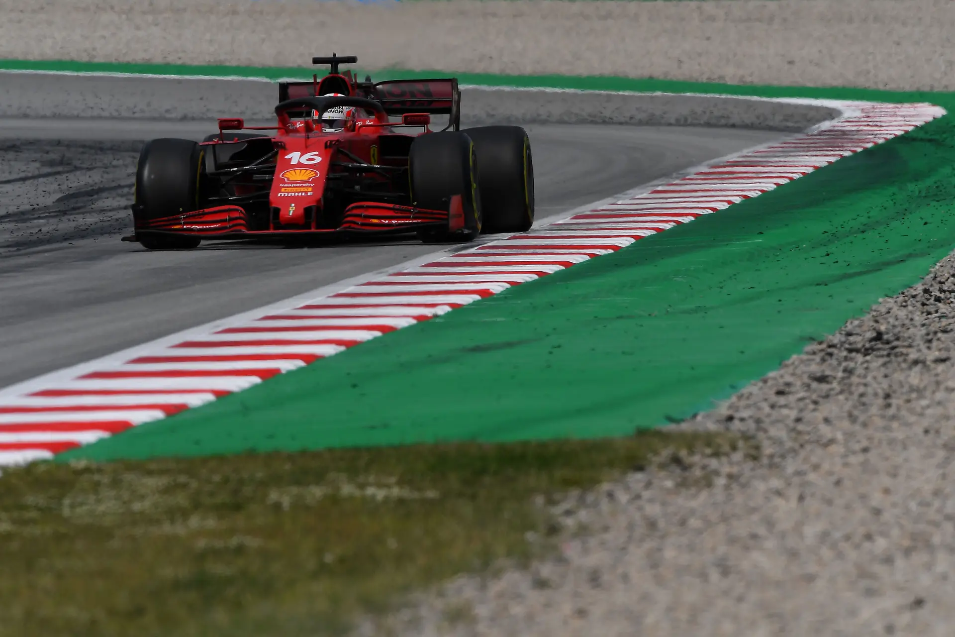 Chandhok over snelste ronden Leclerc en Hamilton: 'Hij zakt steeds verder weg'