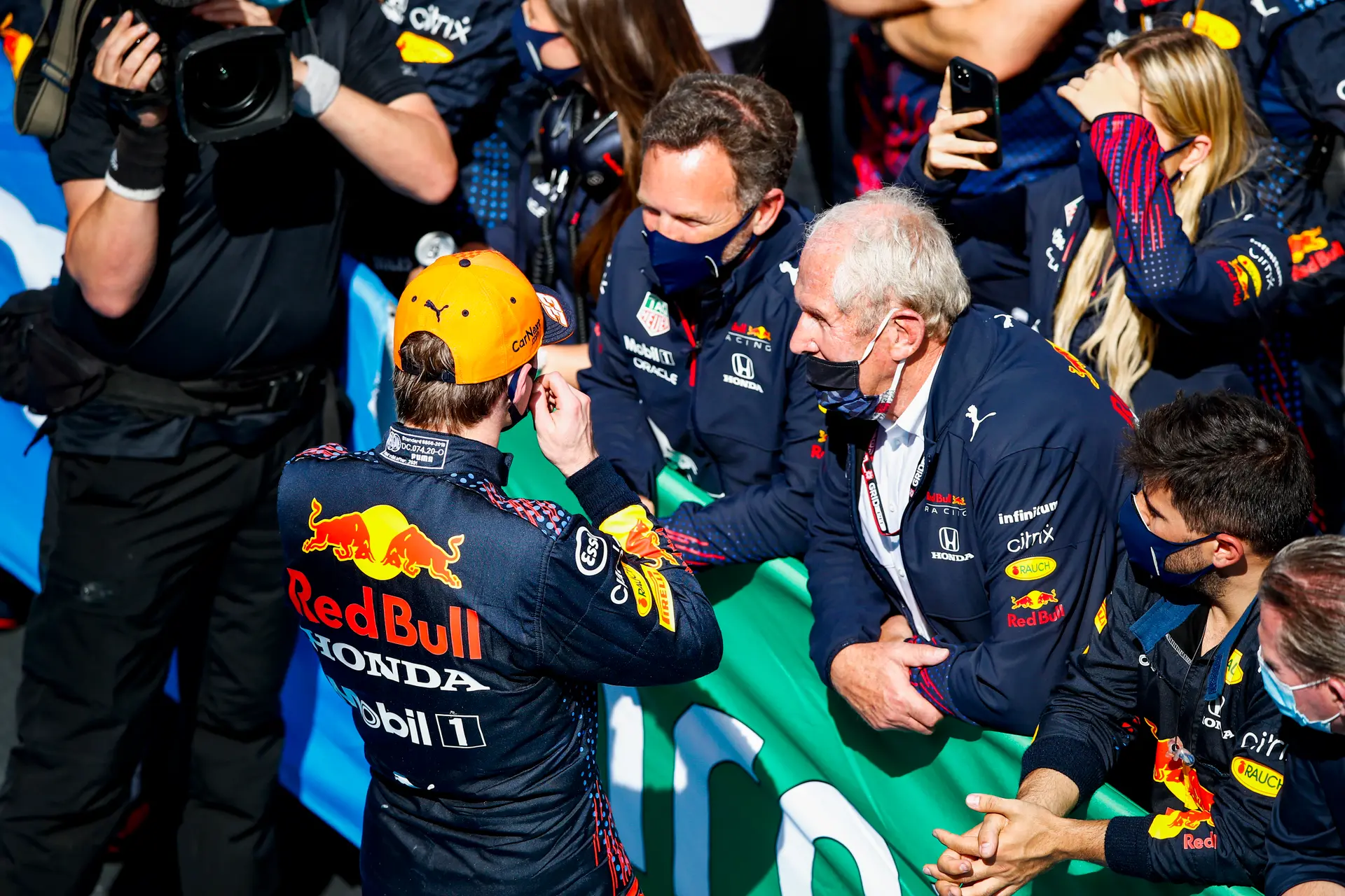 Marko radeloos na plotse klapband Verstappen in Baku