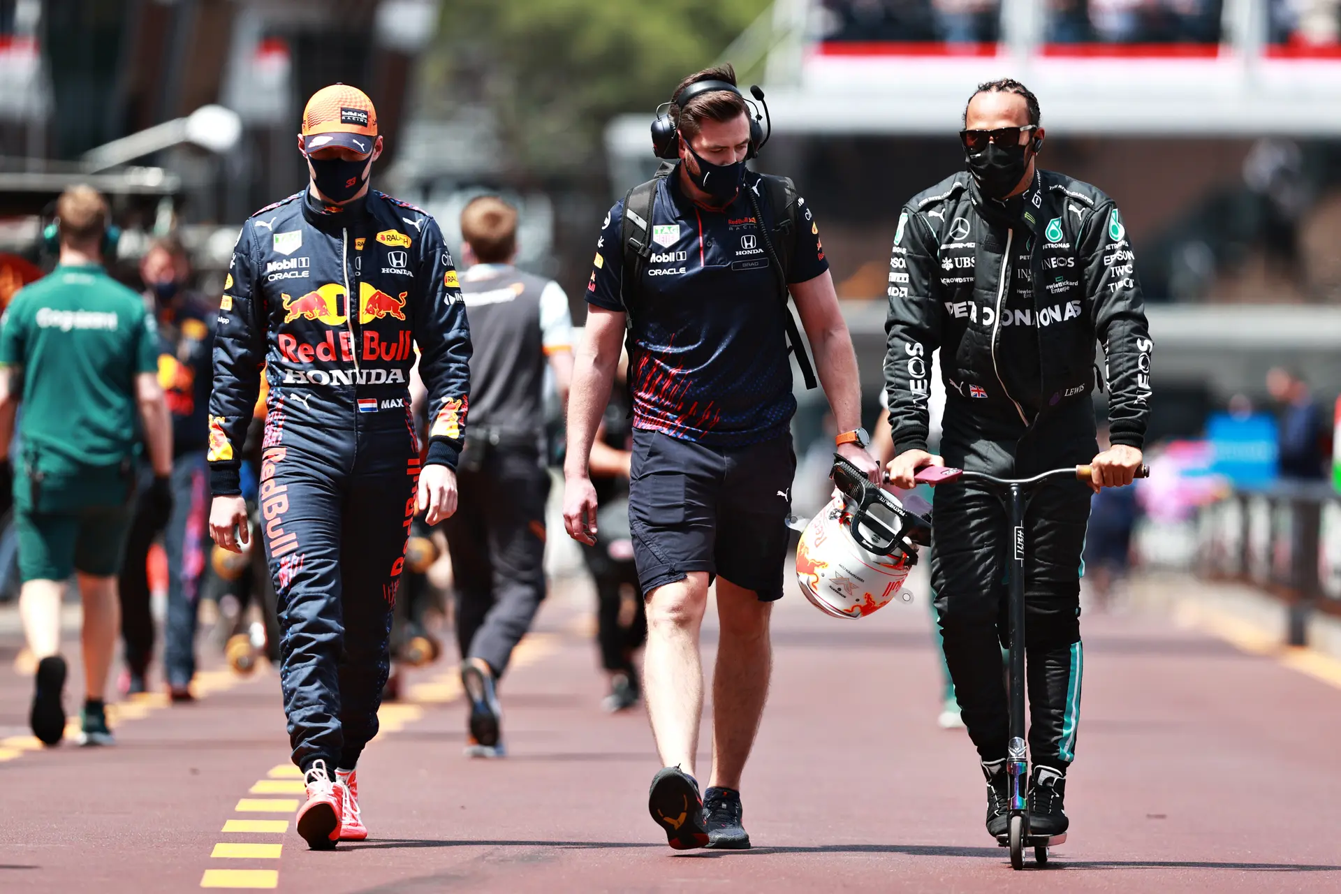 Hamilton hekelt 'saaie' race: 'Verstappen heeft vast een relaxte middag gehad'