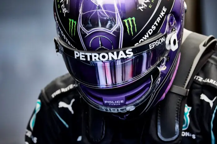 Hamilton zit er doorheen: 'Dit wordt een makkelijke overwinning voor Verstappen'