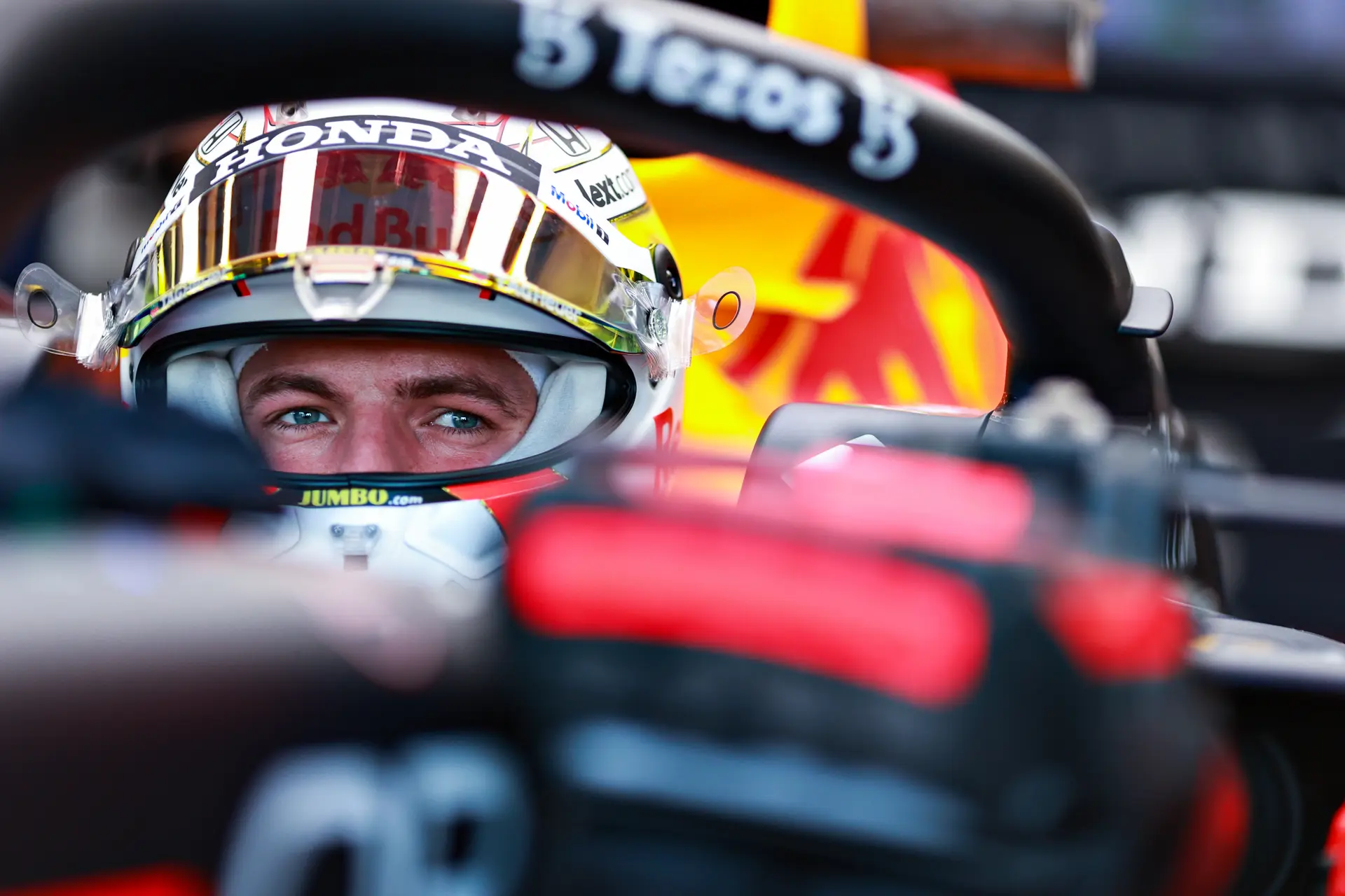 Verstappen in zijn nopjes na bliksemstart Red Bull: 'Tot op heden zien we er sterk uit'