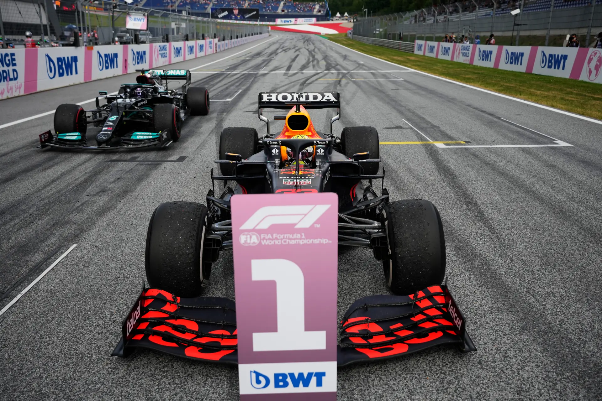 Doornbos looft Verstappen: 'Dit hebben we vaak genoeg van Hamilton gezien'