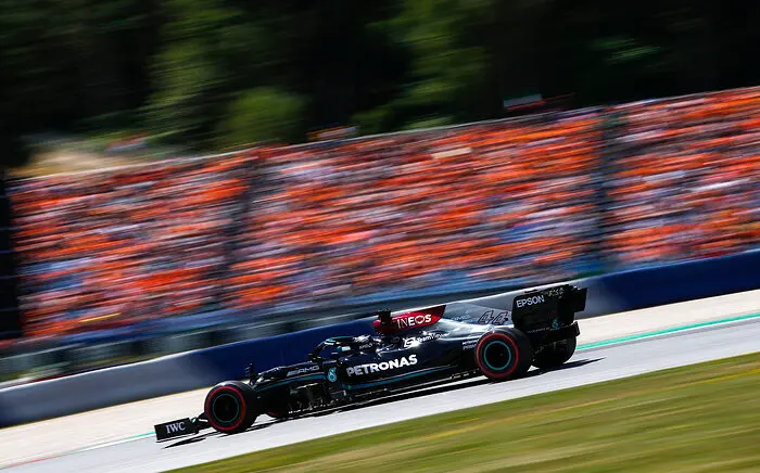 Ecclestone maakt zich hard voor hard motorgeluid: 'Duurzaamheid maakt de fans niets uit'