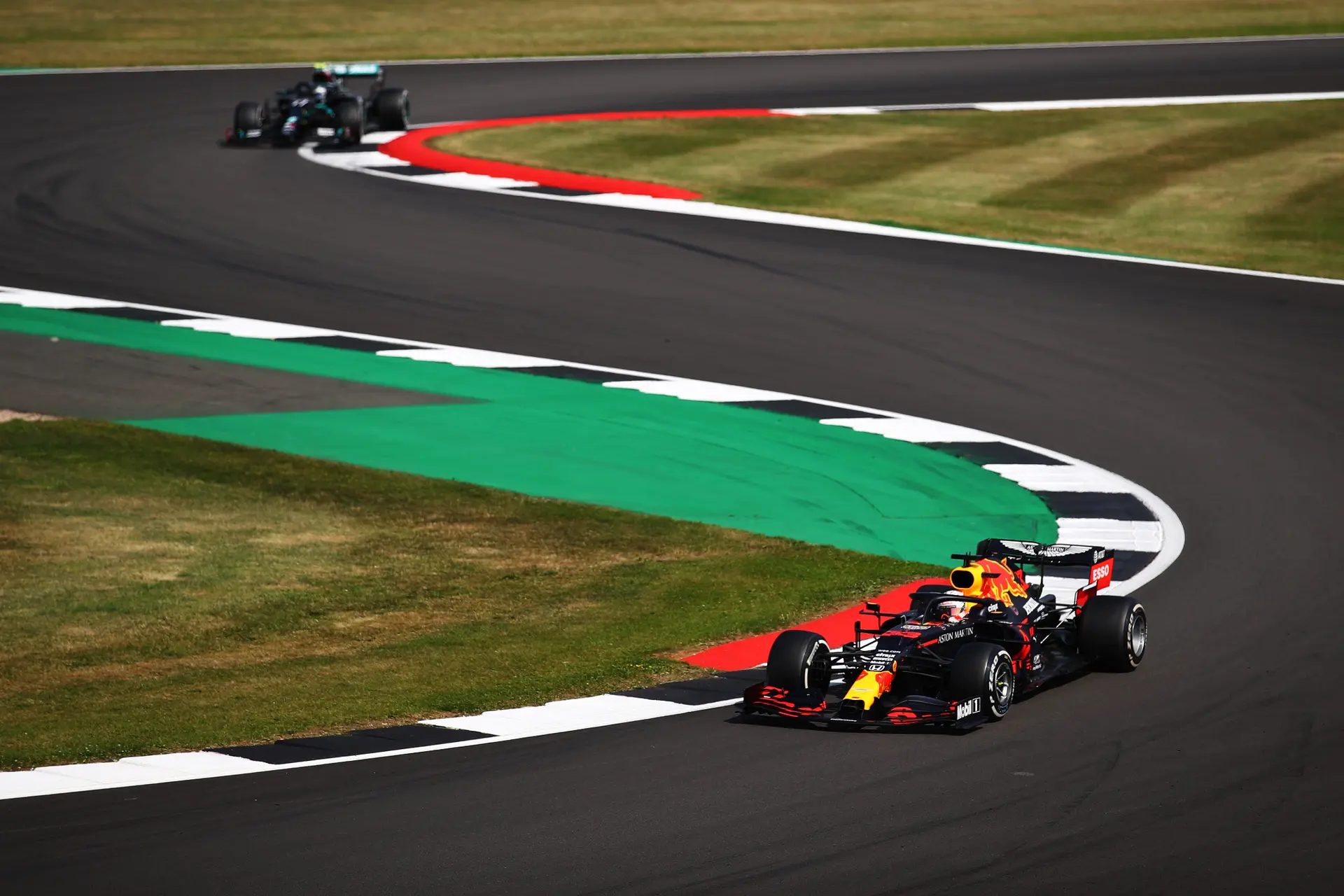 Verslag VT1 | Verstappen oppermachtig en slaat enorm gat naar Mercedes, Norris stunt naar P2