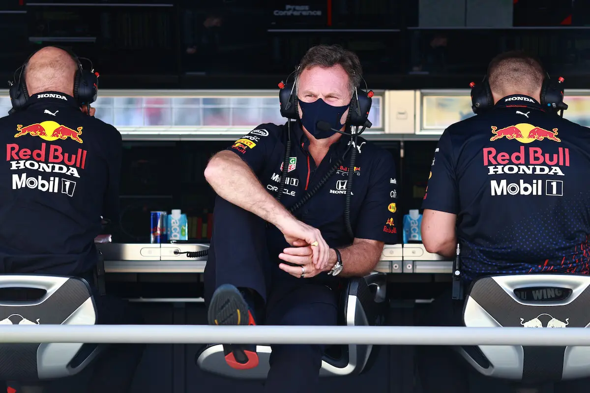 Horner: 'Geweldige strategie van Mercedes, Bottas heeft onze beide auto's uitgeschakeld'