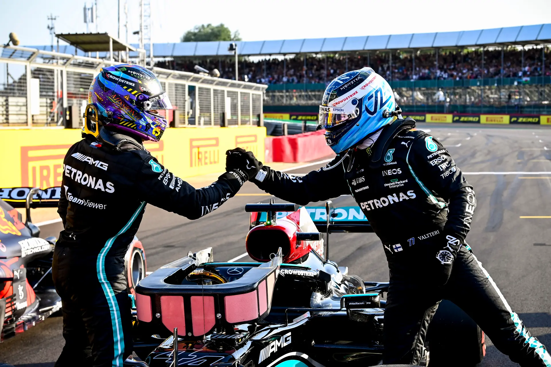 Hamilton en Bottas unaniem: 'Er zit meer in het vat bij Mercedes op Hungaroring'