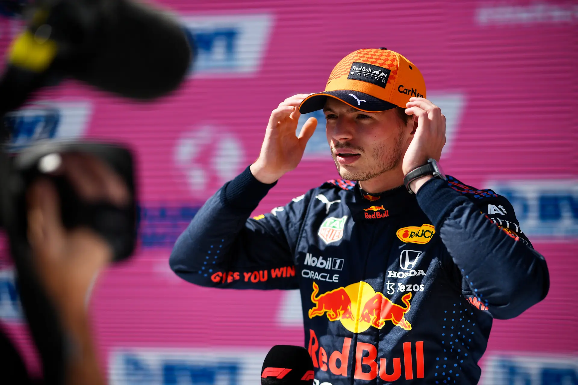 Verstappen wint overtuigend GP Oostenrijk, Hamilton mist het podium