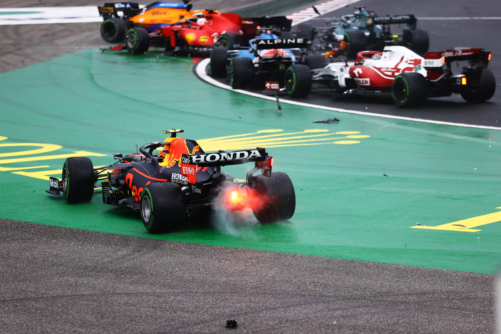 Waarom repareerde Mercedes tijdens de rode vlag de auto van Hamilton?