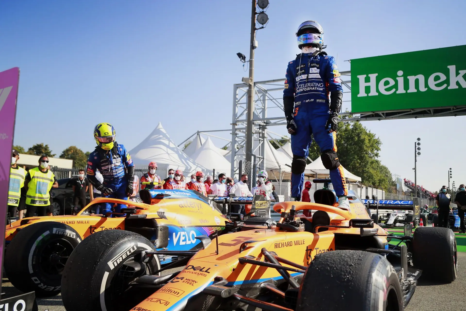 Boordradio's GP van Italië | Verstappen: 'Dat is wat je krijgt als je geen ruimte laat!'