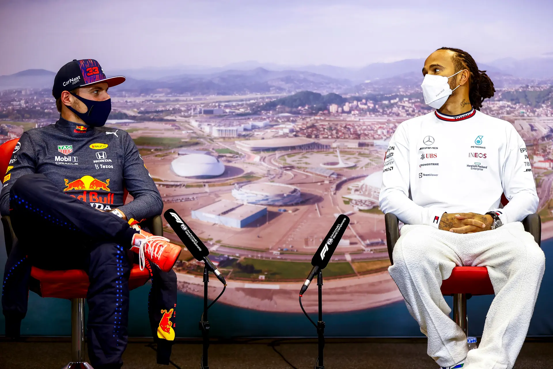 Update | Verstappen reageert op woorden Glock: 'Had Hamilton denk ik geen klap verkocht'