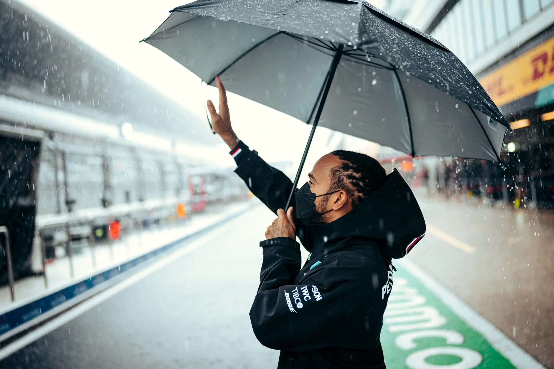 Kvyat zet kanttekening bij topprestatie Hamilton in Rusland: 'Hij zat dicht bij een grote ramp'