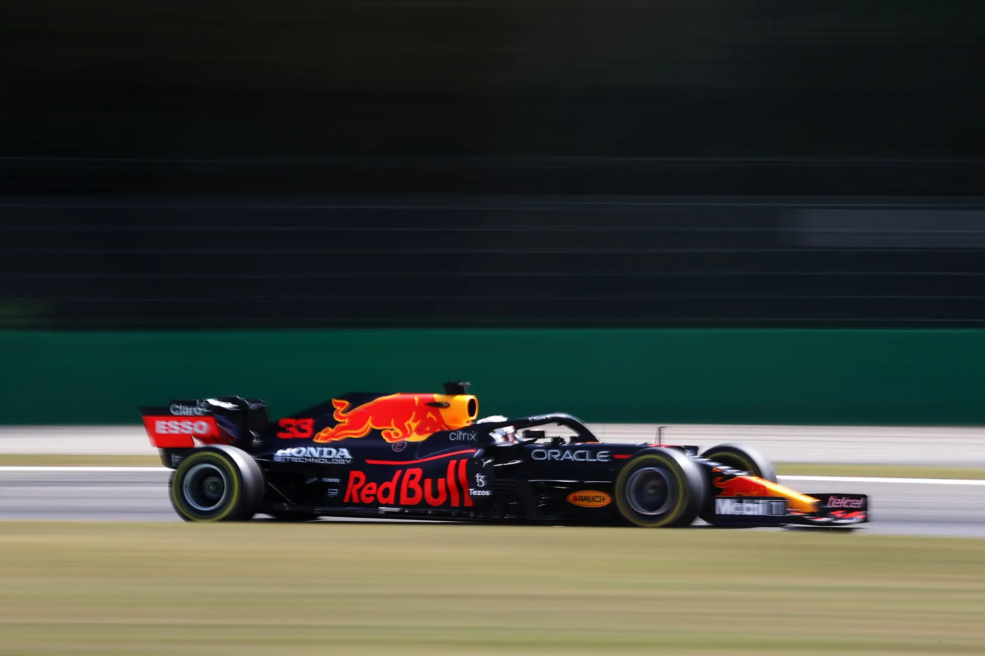 Mogelijk voordeel voor Red Bull: 'Meer uren voor nieuwe motor op testbank'