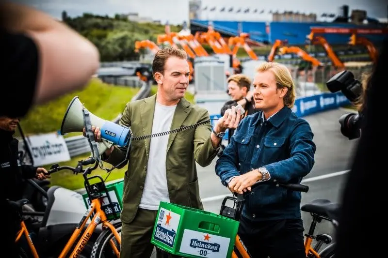 Rosberg onder de indruk: 'Verstappen lijkt totaal niet te lijden onder de extreme druk'