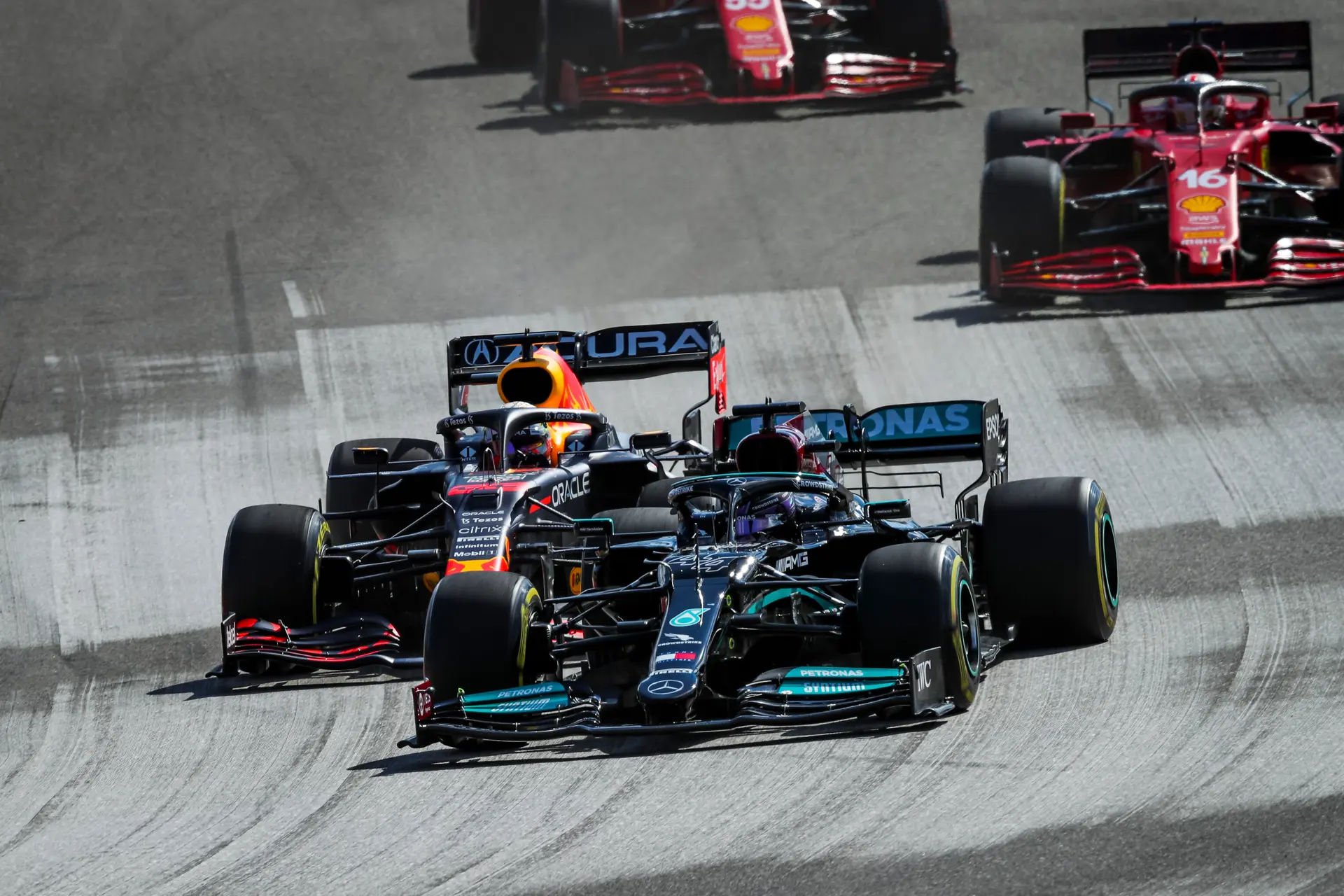 Lammers kraakt tactiek van Mercedes: 'Ze hadden Hamilton meer kans kunnen geven'