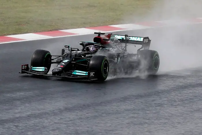 Waarom Mercedes tegen beter weten in voor een afstelling koos met veel downforce