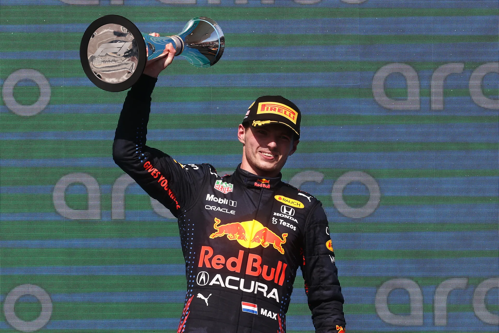 Hughes looft 'meester' Verstappen: 'Hij liet de agressieve Red Bull-strategie werken'