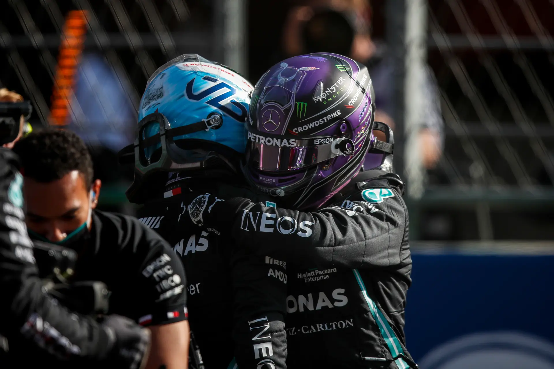 Bottas ziet Hamilton nog altijd als snelste F1-coureur: 'Hij is irritant getalenteerd'