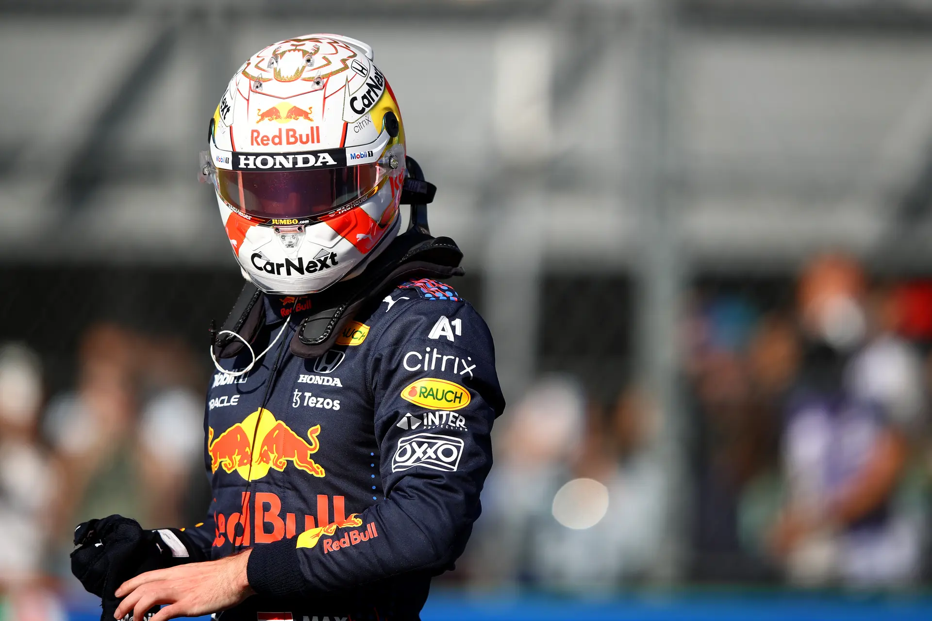 Verstappen weigert ook na winst te denken over wereldtitel: 'Het kan zo weer omdraaien'