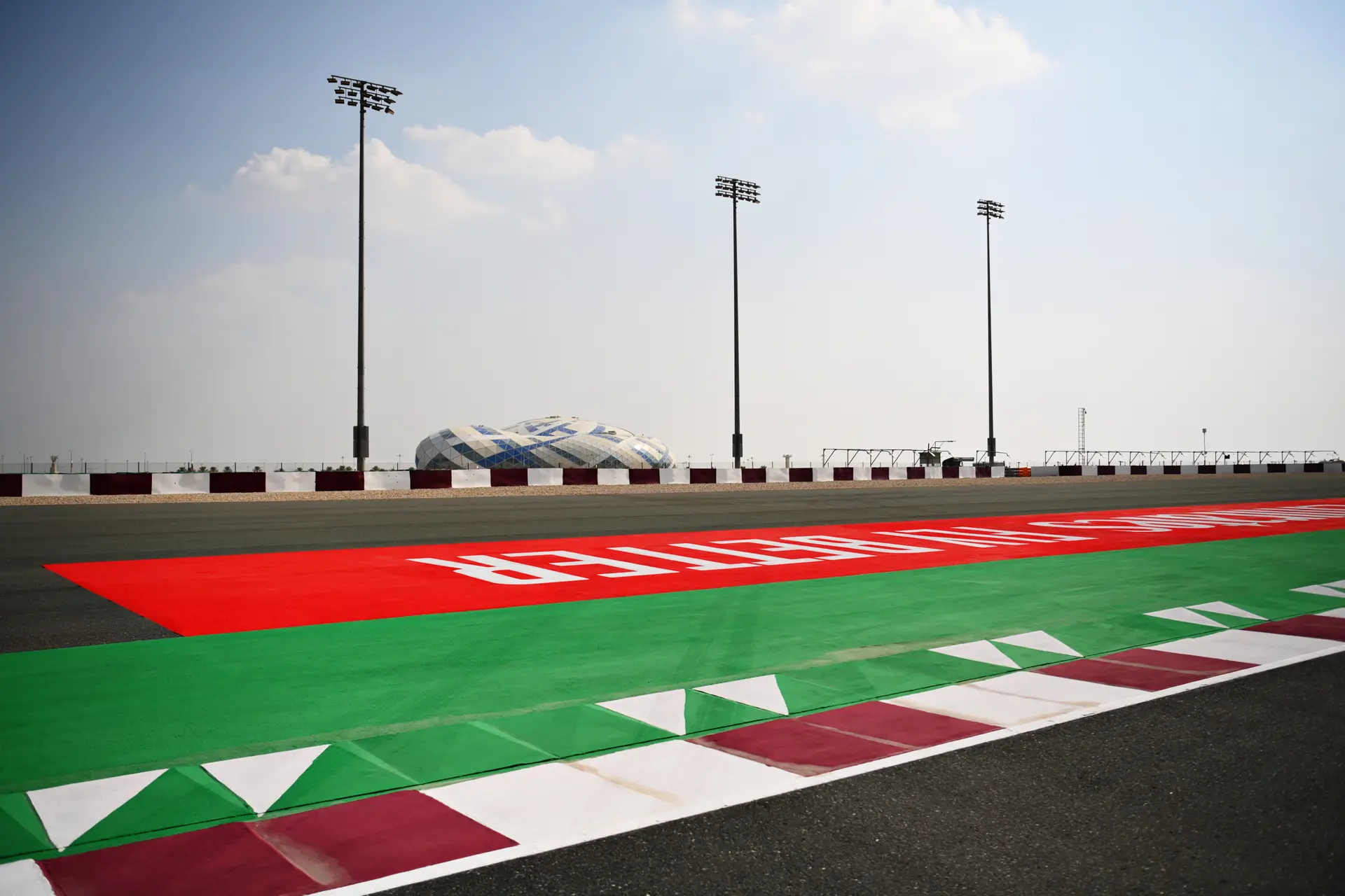 Kerbs op Losail Circuit moordend: 'We moeten andere lijnen rijden'