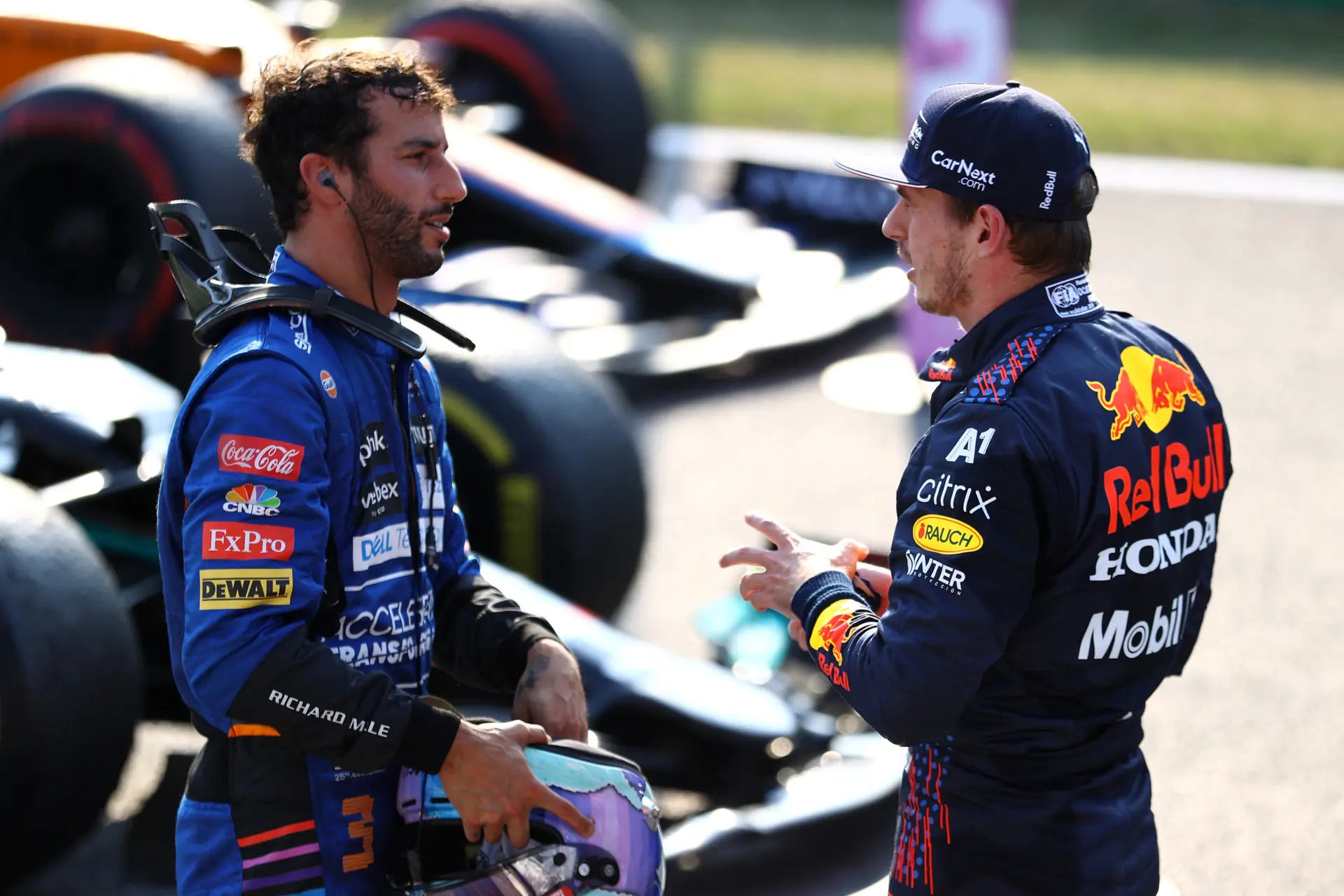 Ricciardo: 'Verstappen ging voor de inhaalactie en ik dacht: 'Hoe kan dit gebeuren?''