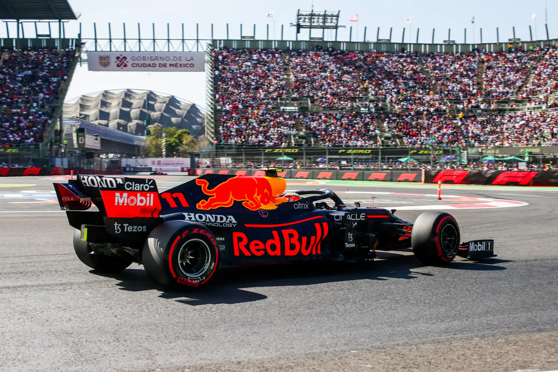 Verstappen wint op overtuigende wijze GP Mexico, Perez komt net tekort voor P2