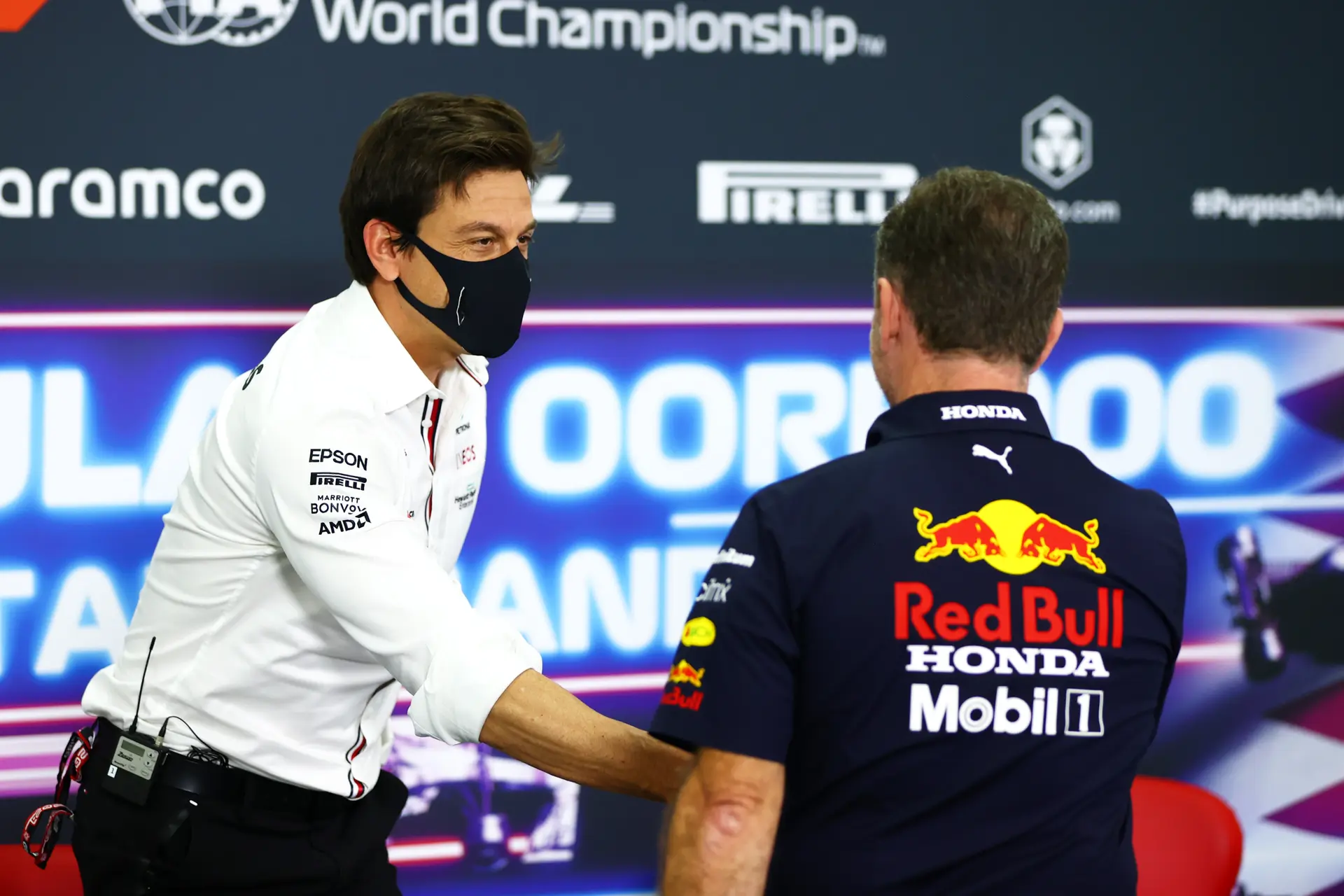 Wolff ziet titelstrijd tussen Hamilton en Verstappen eindigen: 'Het is alles of niets'