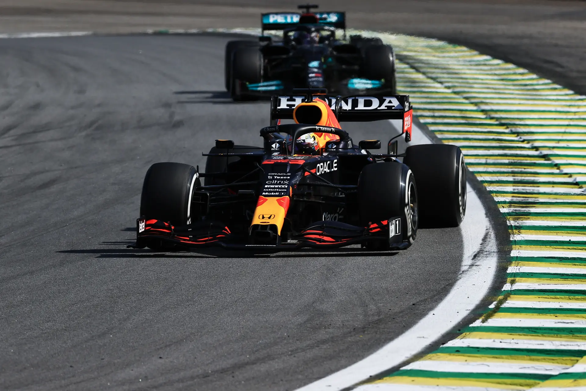 WK-stand F1: Hamilton loopt in op Verstappen met nog drie races te gaan