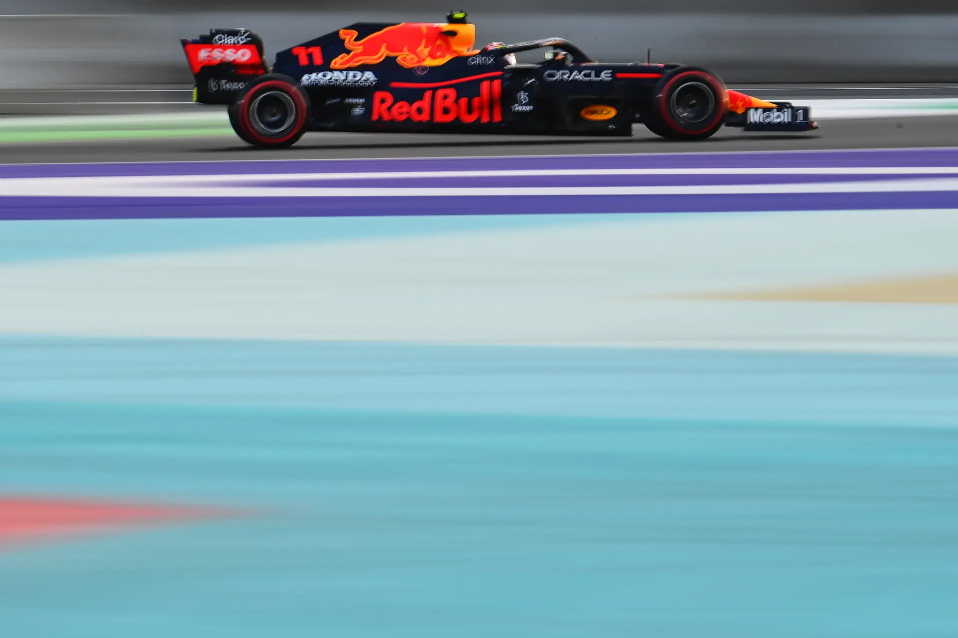 Verslag VT1 | Hamilton verschalkt Verstappen in eerste training in Saoedi-Arabië