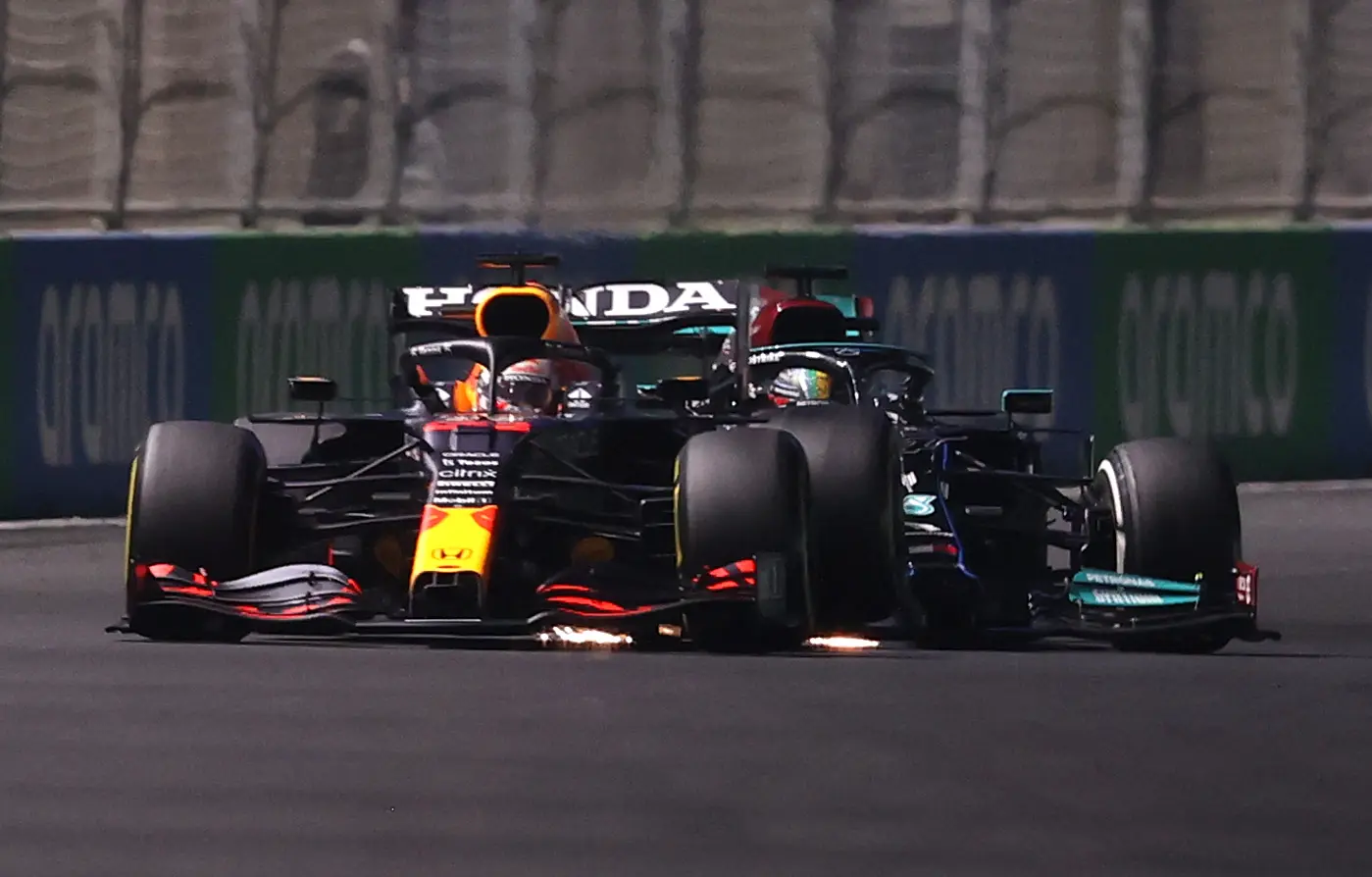 Dit is waarom Verstappen een extra tijdstraf van tien seconden heeft gekregen
