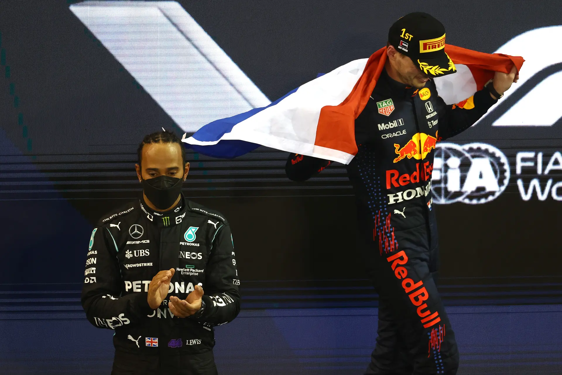Hamilton: 'Verstappen is genadeloos, en zo hoort het ook'
