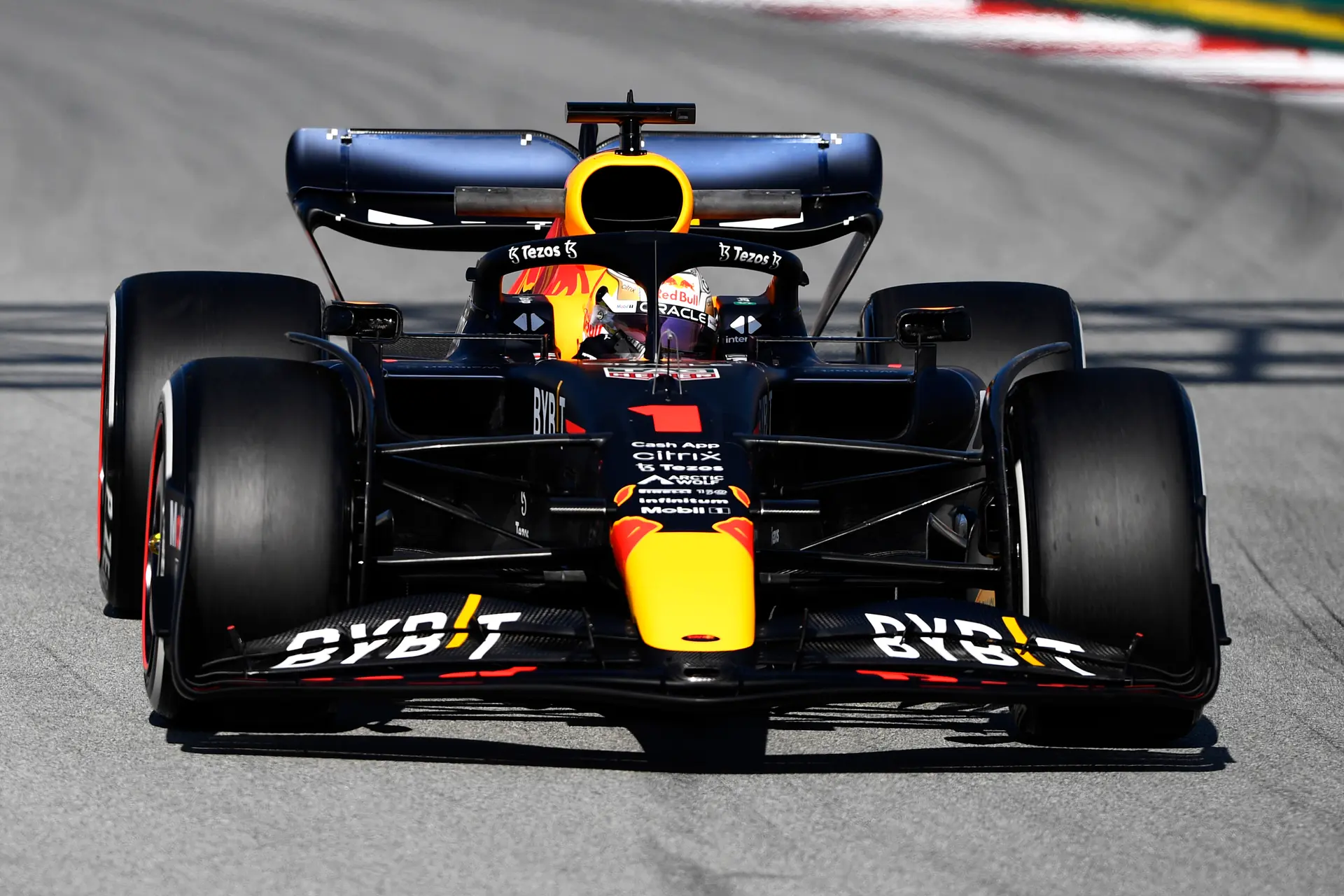 F1-testdagen ochtendsessie dag 3: Verstappen productief ondanks rode vlaggen