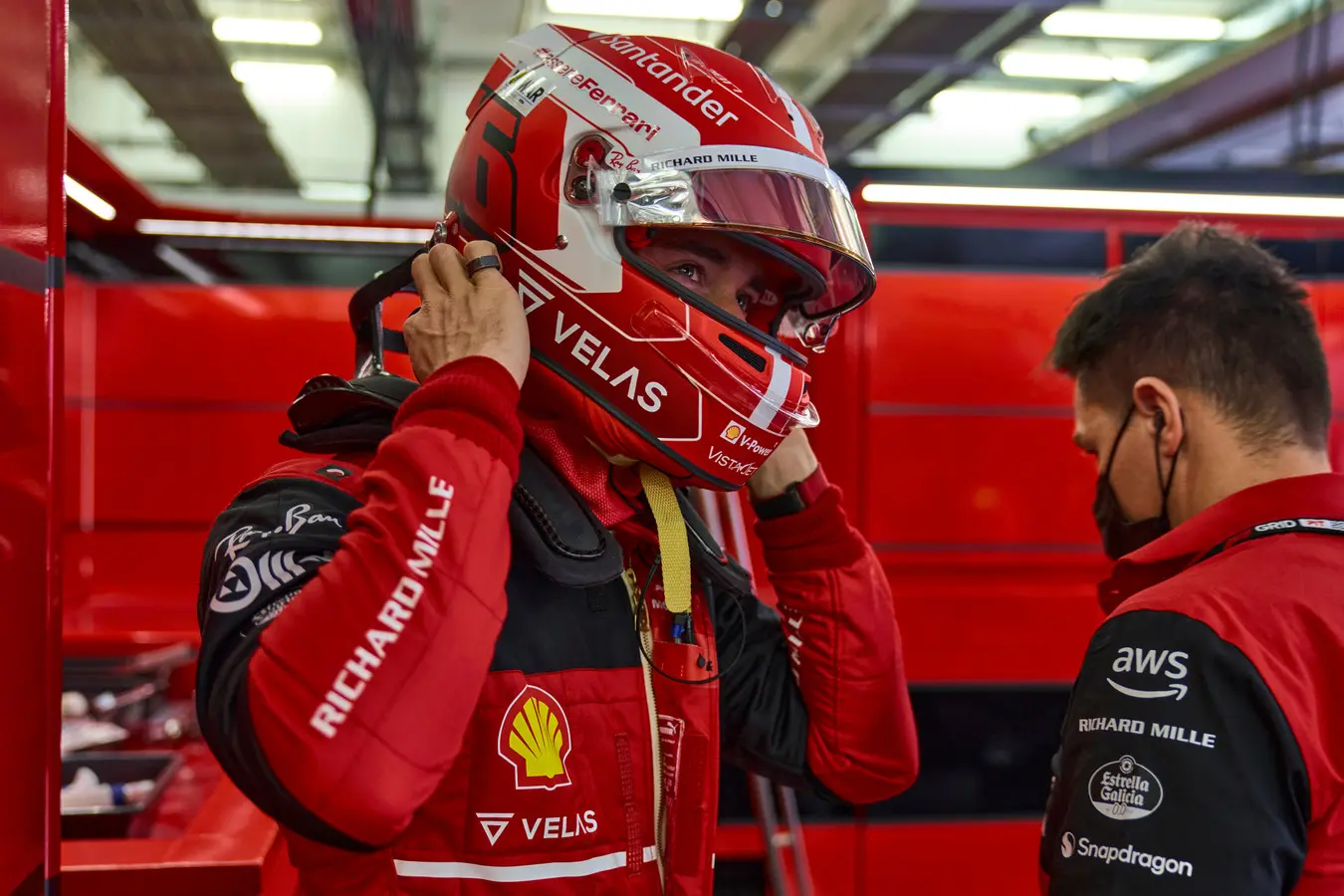 Leclerc door het dolle heen: 'We waren er zeker van dat Red Bull sneller zou zijn'