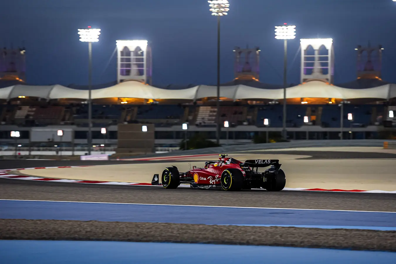Startopstelling GP Bahrein: Ferrari maakt verwachting waar met pole, Verstappen vanaf P2
