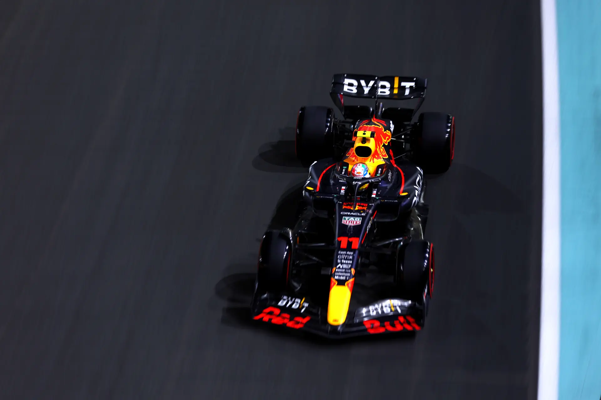 Pérez pakt verrassend poleposition in Saoedi-Arabië, Verstappen komt niet verder dan P4
