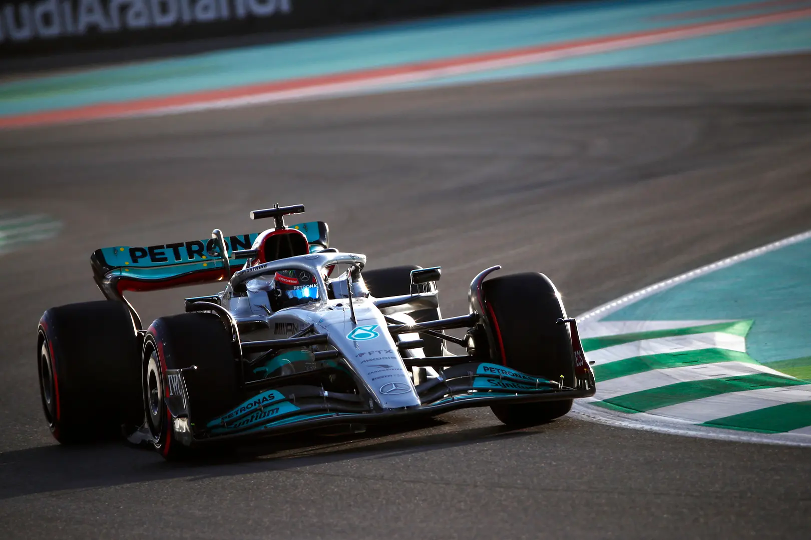Mercedes vindt stap voorwaarts nog niet: 'Achterstand groter in Jeddah dan in Bahrein'