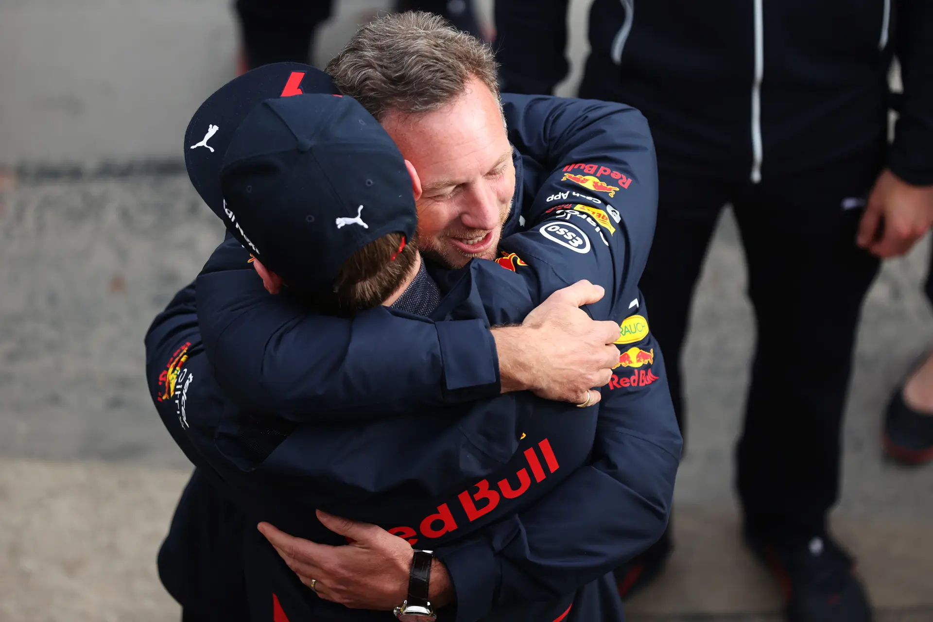 Horner ziet Verstappen groeien: 'Hij is content nu hij wereldkampioen is'